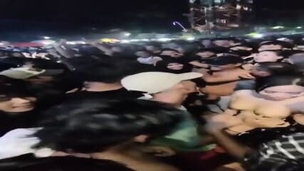 Nonton Konser Telanjang