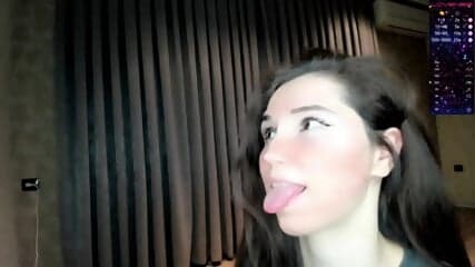 Perfect big ass teen babe dildo riding on cam