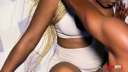 Beau Fils Se Faufile Et Baise Sa Belle Mere Pendant Que Et Refusait De Repondre A Ses Besoins