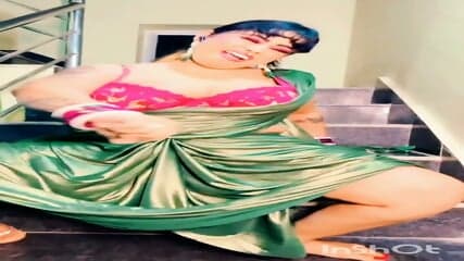 IG Hot Bold Model@shilpa_official_6.9 Sexy Cleavage Show