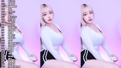 Huge tits dancing on web