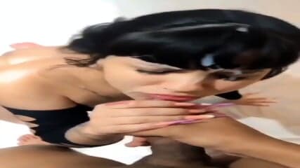 Safada mamou e levou gozada na cara