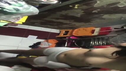 NGINTIP KAKAK GANTI BAJU