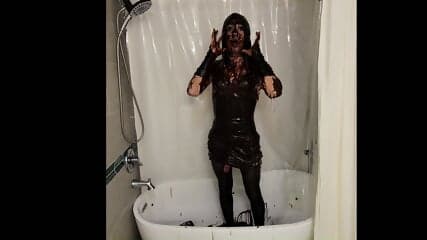 Chocolate and fluff messy sissy crossdresser