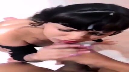 GÃ³tica gostosa levando gozada na cara