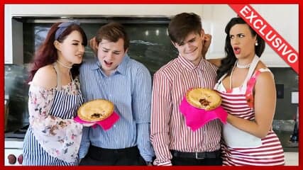 EnseÃ±ando a follar a nuestros hijastros