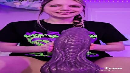 Faun orgasms and gapes while taking a massive dragon toy