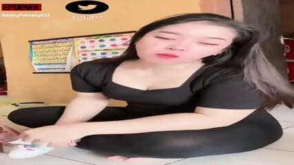 Live tiktok ISTRI SOLEHOT BODY BIKIN NGACENG