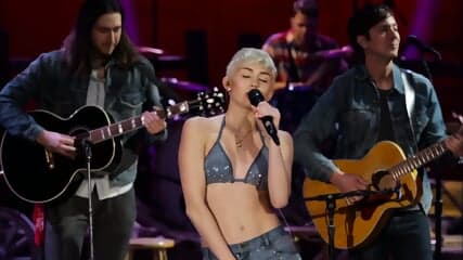 Miley Cyrus hot love moments 2k