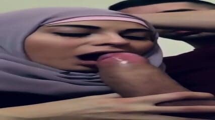 Beautiful Hijabi Desi Girl blowjob
