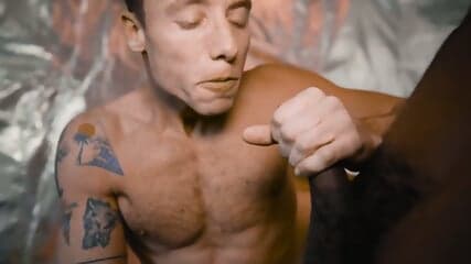 Muscle Hunk Justin Matthews Dicks Down Handsome BBC Xhk  Romania