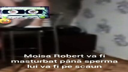 I'm a nice woman, Moisa Robert told me to massage his dick on the chair until I release his sperm on my bar stool.Then I told Moisei Robert that I really want to give you a massage. By the time I'm done, your cum will be on my chair.because you are a cute