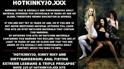 Hotkinkyjo, Kinky Niky and Dirtygardengirl anal fisting