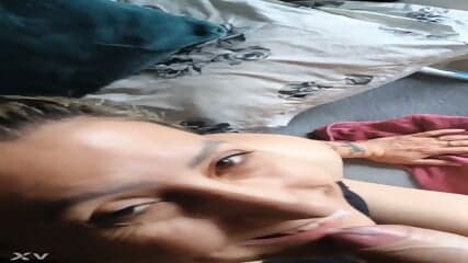 loirinha gaucha putinha levando gozada na boca e tomando  porra