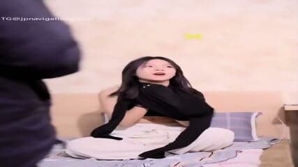 Cute Chinese slut fucking her sugar daddy