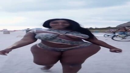 Booty: Her Google drive folder, 1134 videos => https://rentry.co/s5pt9vnx