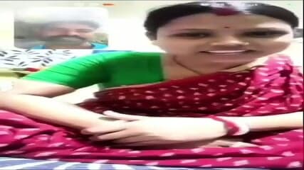 Village aunty saree lifting naked pussy viral show