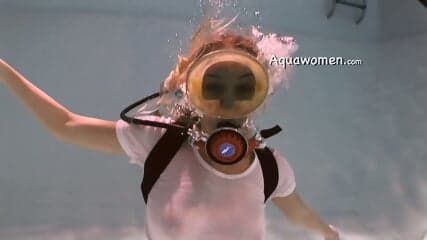 Aquawomen - Mermaid Hayley's Journey into 'The Deep'!