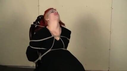 Deanna - 8 Minute Escape  Kinky4Ever