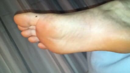 Candid big feet girl- meaty feet