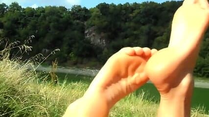 Hottie Exposing And Sun Tanning Her Delicious Naked Feet In The Nature  Kinky4Ever