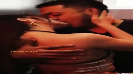 Philippine actress hot kissing scene