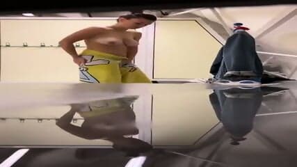 Espiando a la compaÃ±era de la facultad.