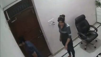 DesHI Delhi Randi Bhabhi Nude Romance CCTV Camera Me Pakdi Gayi