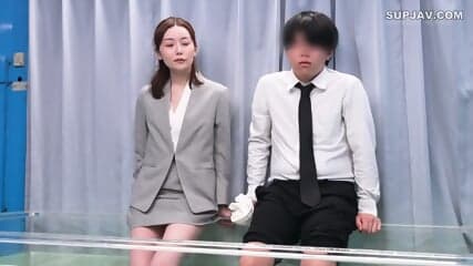 Minami Umeda Mirror Van A Boss And Subordinate Are Alone In A Mobile Mixed-Bathroom Hot Spring The Subordinates Dick Is Astoundingly Erect At Over 120% When The Wet-Haired Female Boss Seduces Him, Completely