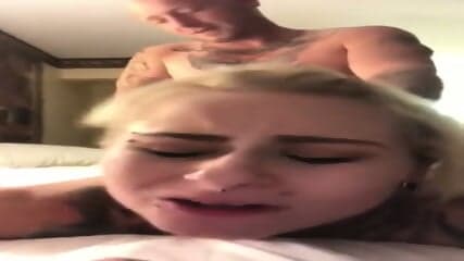 AdultÃ¨re dâun vieux coquin capturÃ© sur un tÃ©lÃ©phone oubliÃ©