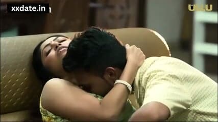 Raami Ne Banaya Desi Bhabhi Ko Godi