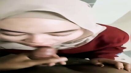 Mahasiswi Hijabers Nyepong Dosen Di Toilet Kampus