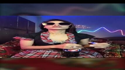 Indian girl cock and balls sucking very hard