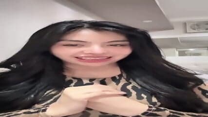 Pesona Nadya Novita Sari Malu Barbar