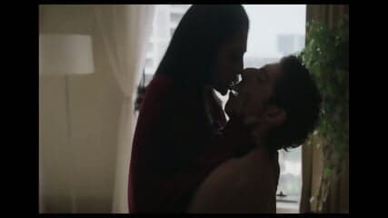 hot slut on bed to lip