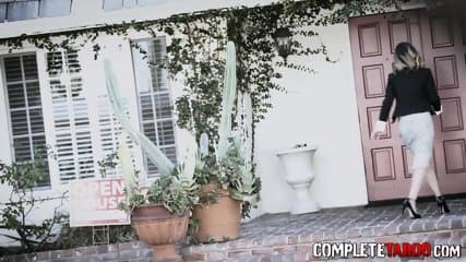 Kinky realtor gets oral and rides