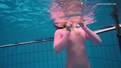 Pink swimsuit babe Liza Bubarek stripping underwater
