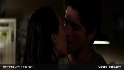 Alycia Debnam Carey exposing naked body