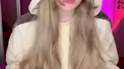 Hot girl show tits to her subscribers