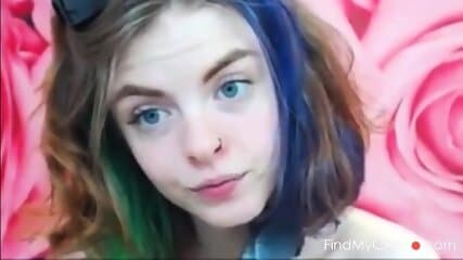 Her Name ? sweet girl tattooes masturbates on cam