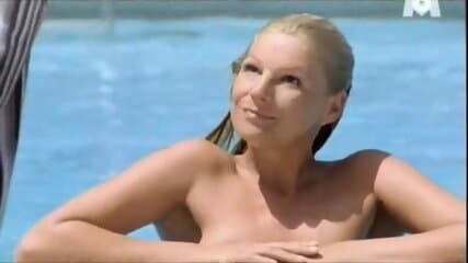 Sophie SchÃ¼tt Nude in SchÃ¶ne Witwen kÃ¼ssen besser (2004)