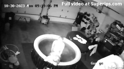 IPCAM â Tattooed Canadian couple fucks in their jacuzzi